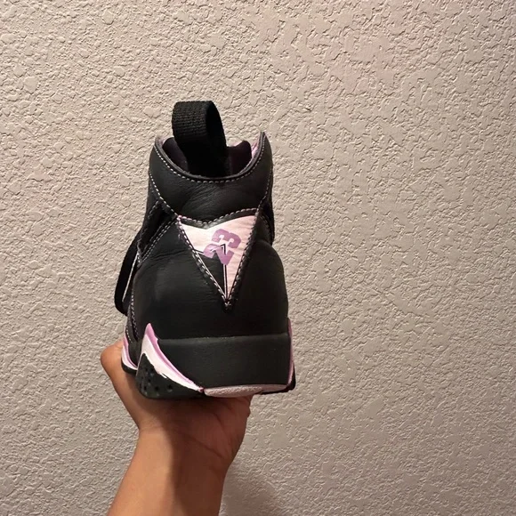 Jordan Kids Sneakers in Black and Pink - Picture 5 of 8